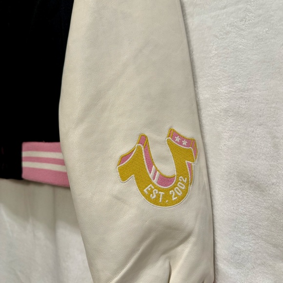 True Religion NWT Script Wool Horseshoe Varsity Jacket Black/Pink - Picture 7 of 11